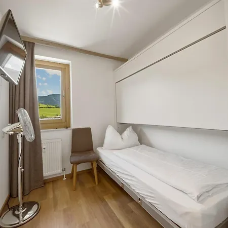 Apartments Domizil Egger *