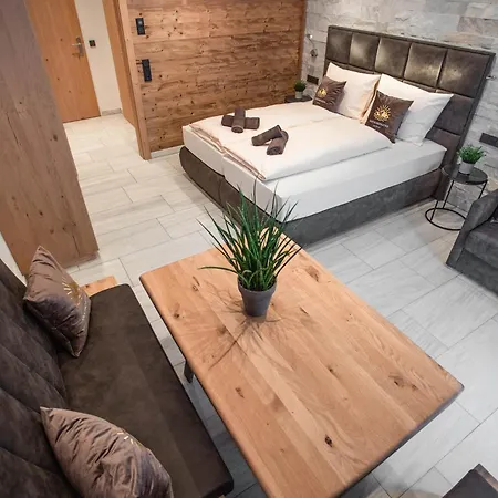 Apartments Domizil Egger Appartement *
